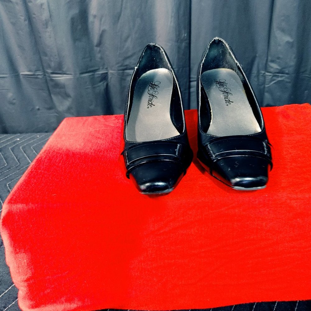 black low pumps